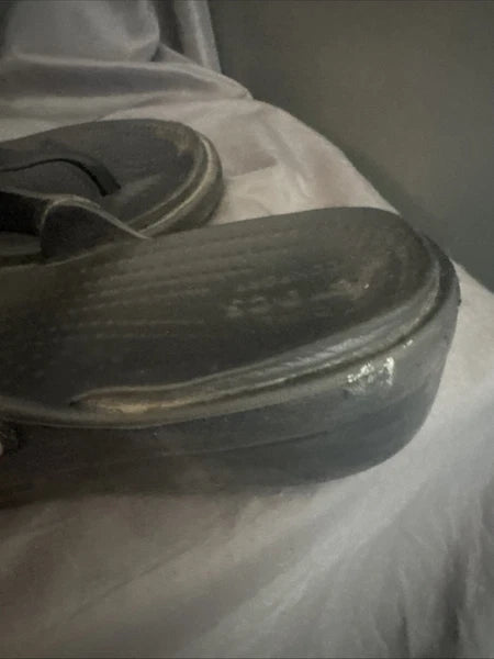 Crocs Sanrah Sandals Women Sz 8 Black Slip Thong Style Faux Metal Ring See Pics