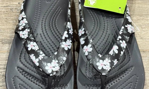 NEW CROCS W7 KADEE II TROPICAL FLORAL / BLACK FLIP.  RELAXED FIT. STYLE 205635