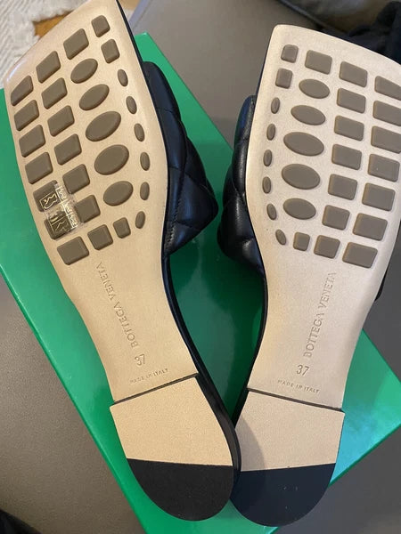 BOTTEGA VENETA Quilted Padded Flat Sandals In Black Leather 37.