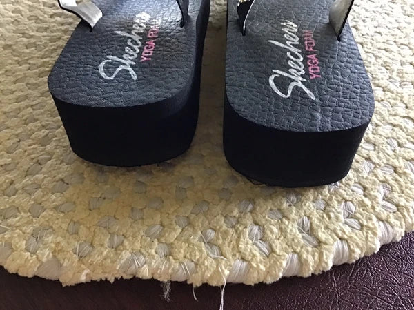 Skechers Yoga Foam Women’s Flip flop Sandels Size 9 Navy…Silver Rhinestones