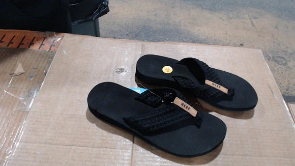LikeNew_Reef womens Cushion Threads Flip Flop, Black, 8 _Black_8