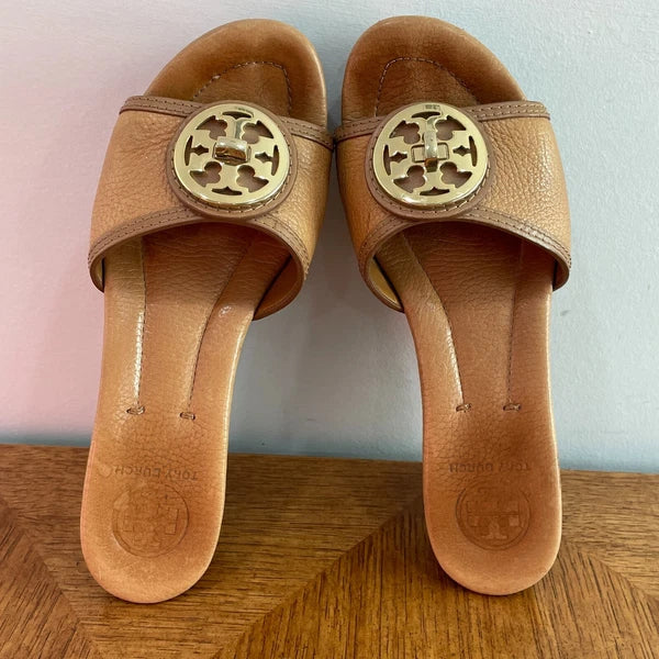 Tory Burch Sandals Womens 7.5 Tan Leather Selma Gold Logo Hi Wedge Slide Slip On