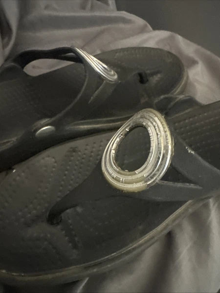 Crocs Sanrah Sandals Women Sz 8 Black Slip Thong Style Faux Metal Ring See Pics