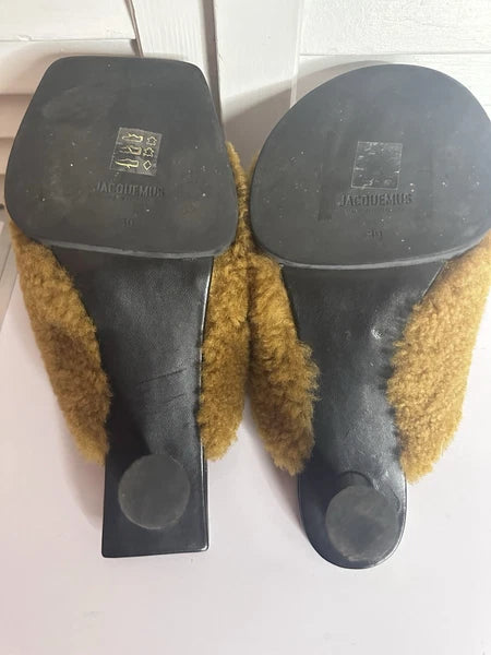 Jacquemus Les Mules Carre Rond Khaki Lambswool Shearling Heel Sandal Designer 39