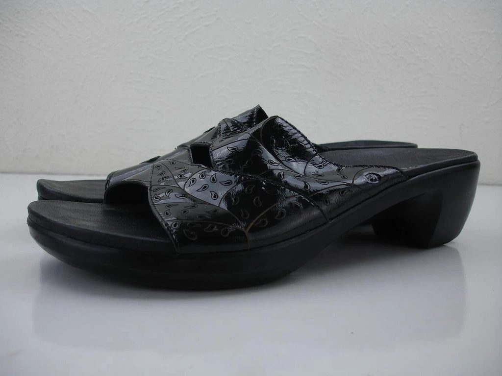 Women's 10 B M Aravon Petra Black Patent Leather Sandals Open Toe Slide Slip-On