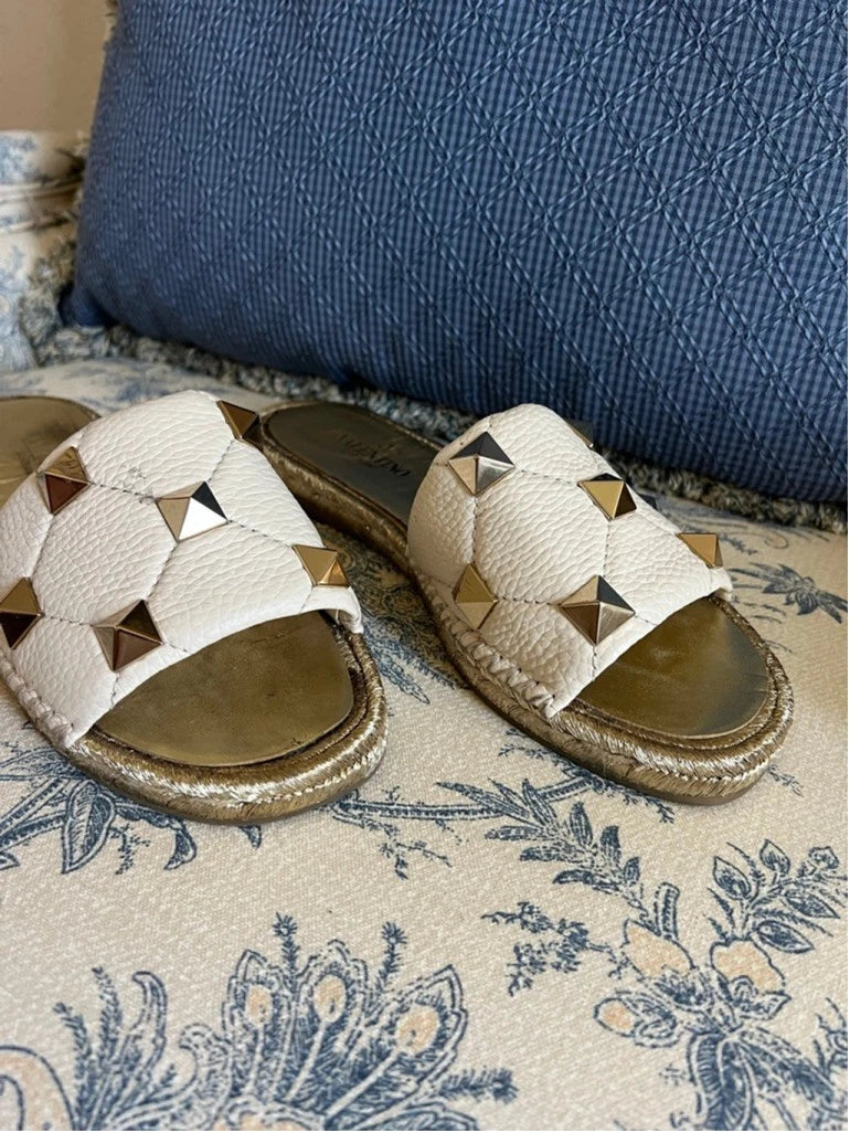 Women's Valentino Garavani Rockstud White Gold Espadrille Slides US 8.5