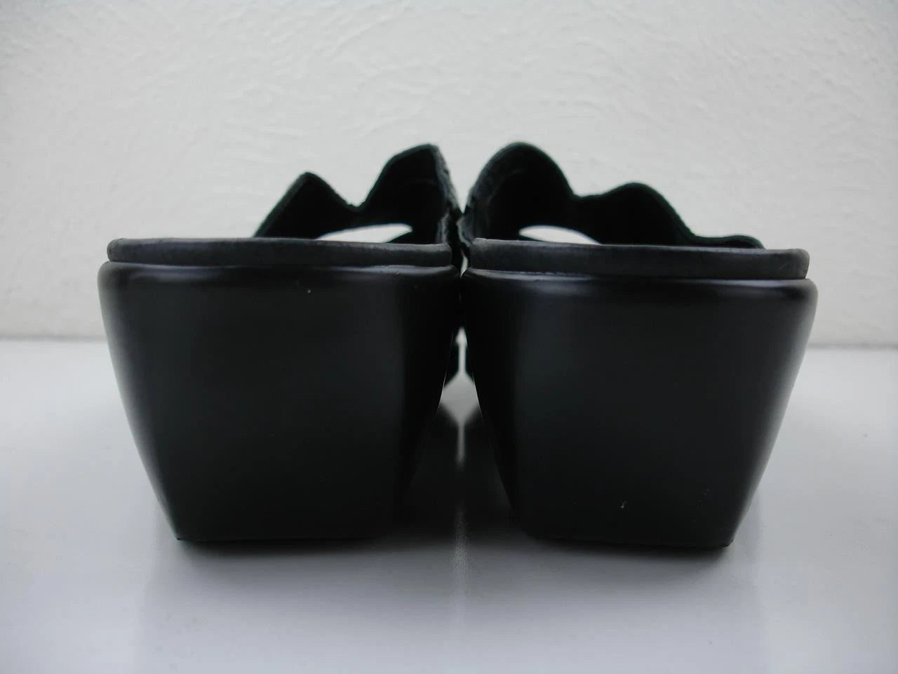 Women's 10 B M Aravon Petra Black Patent Leather Sandals Open Toe Slide Slip-On
