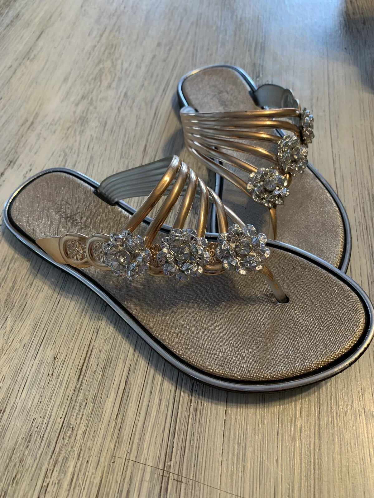 Summer Bling Sandles Flip Flops Womens Size 7.5  Sz EUR 40 Gold Silver Black