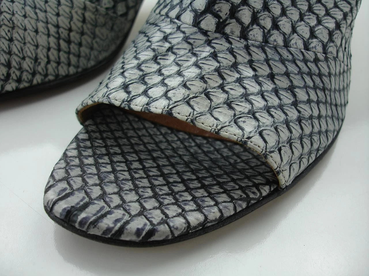 Women's sz 8 M Aquatalia Ellen Leather Open-Toe Mule Snakeskin Shoes Heels Slide