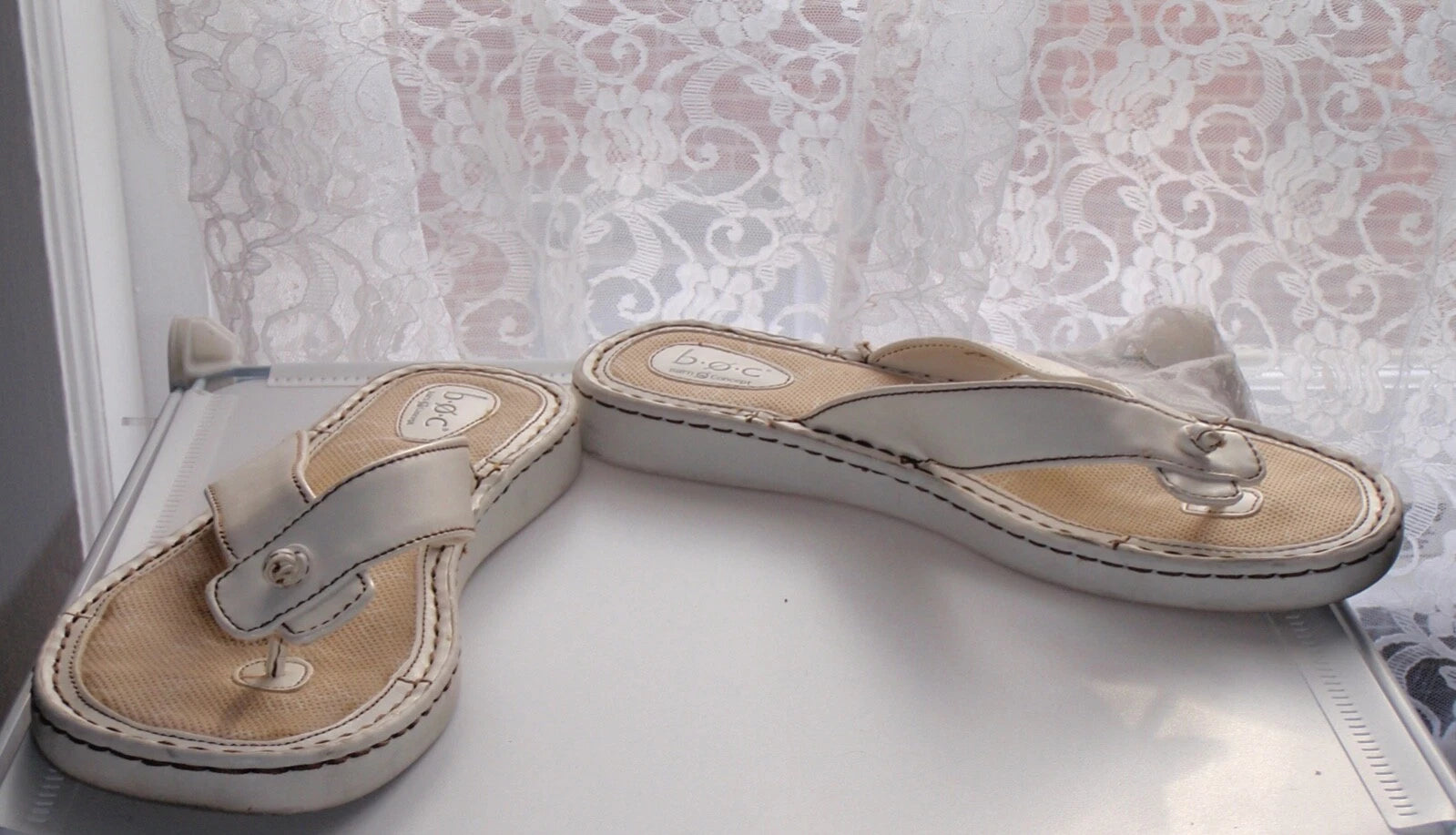 Women Sandels Worn White Size 10 Gently Broken In Used Flip Flop Style Cushioned