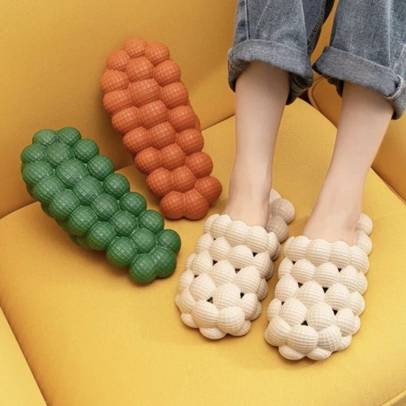 Women’s Size 8 Bubble Golf Ball Peanut Slipper Sandal Slides Unisex