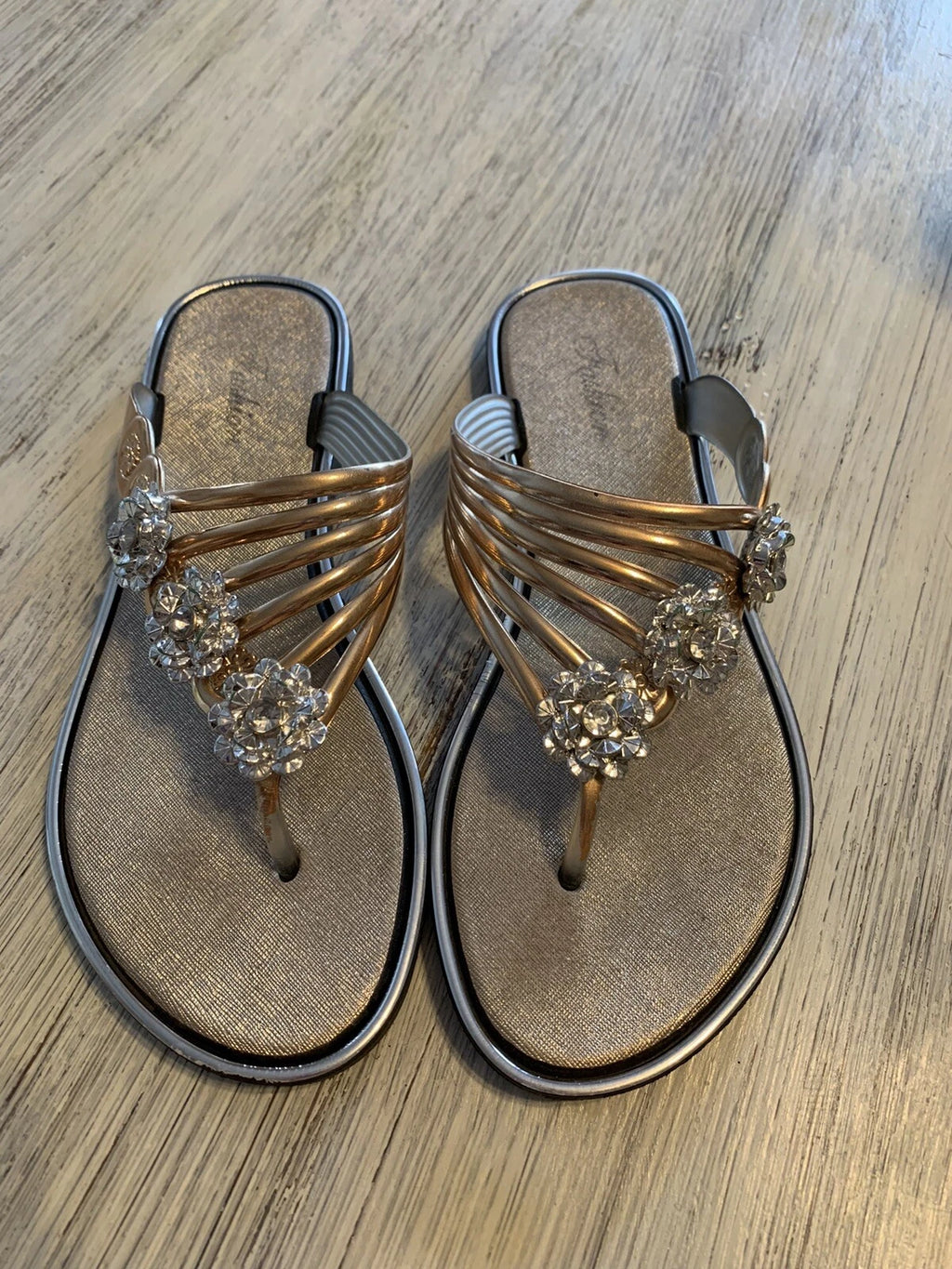 Summer Bling Sandles Flip Flops Womens Size 7.5  Sz EUR 40 Gold Silver Black
