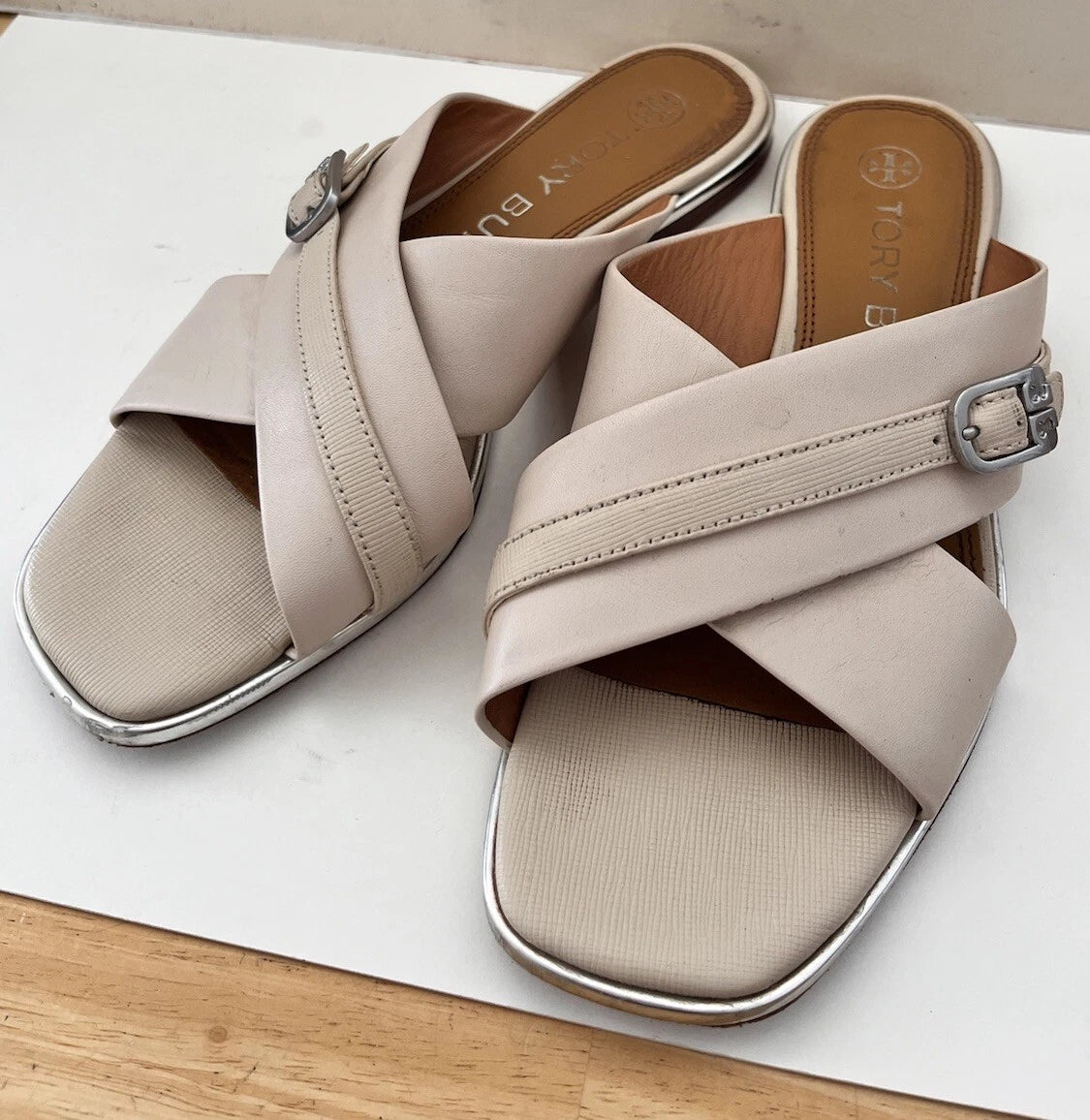 $248 Tory Burch DELANEY Crisscross Flat Slides Sandals Bone Silver Logo Size 6