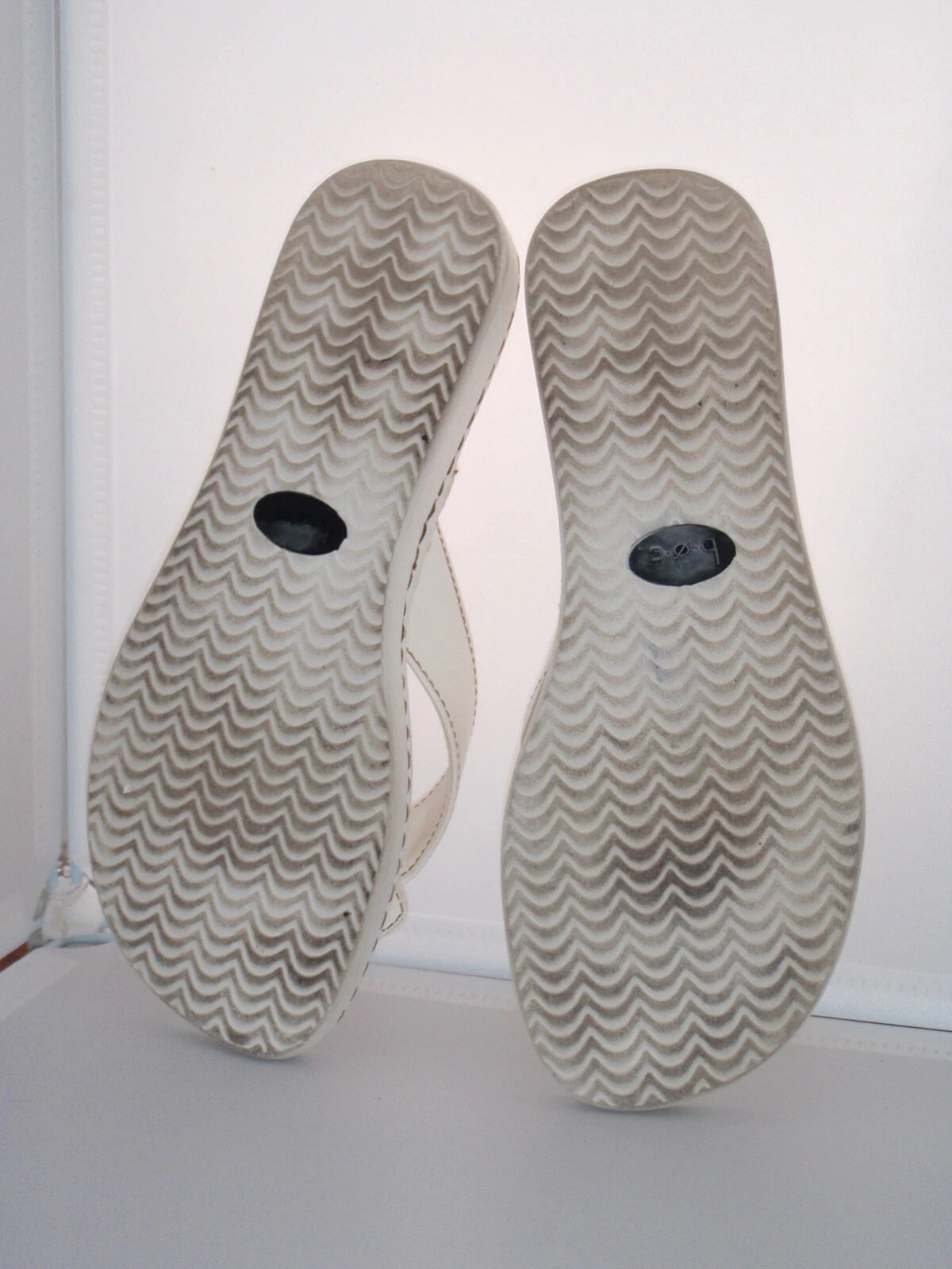 Women Sandels Worn White Size 10 Gently Broken In Used Flip Flop Style Cushioned