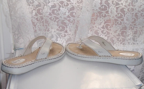 Women Sandels Worn White Size 10 Gently Broken In Used Flip Flop Style Cushioned