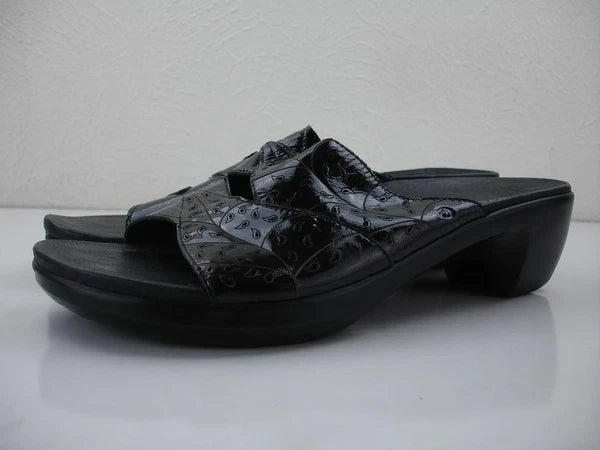Women's 10 B M Aravon Petra Black Patent Leather Sandals Open Toe Slide Slip-On