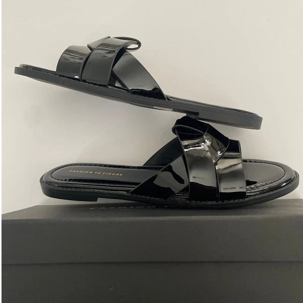 Fashion To Figure Women's Tiana Flat Sandal - 9 Wide Width New