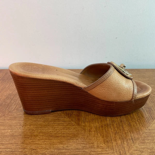 Tory Burch Sandals Womens 7.5 Tan Leather Selma Gold Logo Hi Wedge Slide Slip On