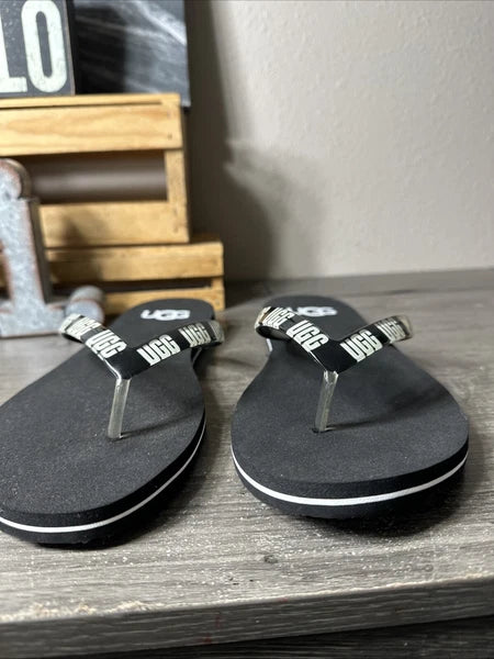 UGG Simi Damen Black/White Bold Logo Graphic Thong Flat Flip Flops 11 NWOT $49