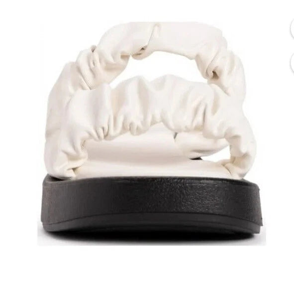 MUK LUKS Women's Club South Beach Sandals -White/Black Size 7