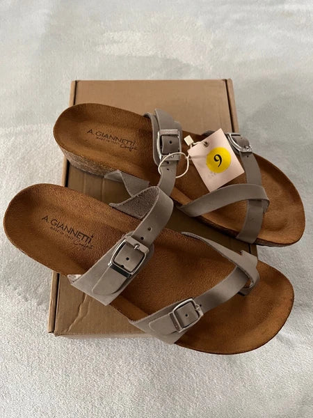 A. GIANNETTI Comfort style Toe Loop Sandals Size 9 Made in Italy color Clay NEW