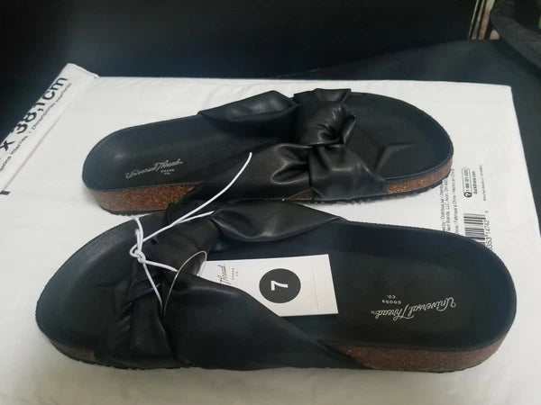 Women Sandals Size 7, NWT, black, flip flop style