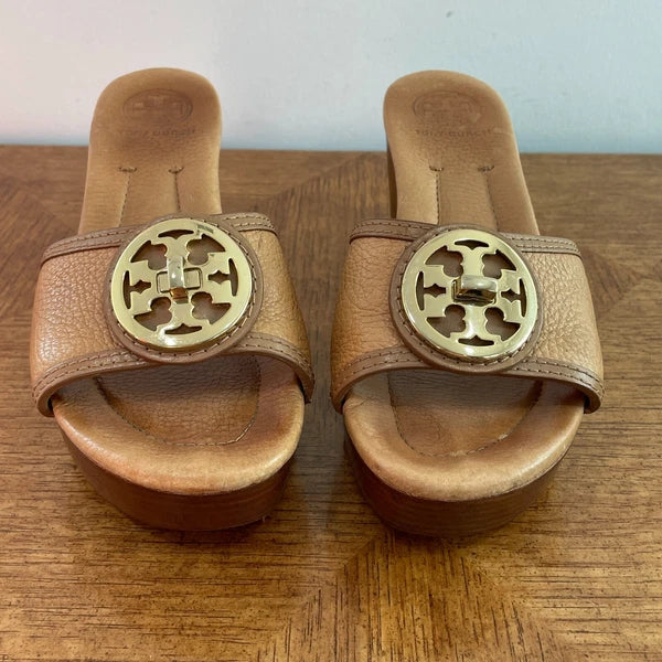 Tory Burch Sandals Womens 7.5 Tan Leather Selma Gold Logo Hi Wedge Slide Slip On