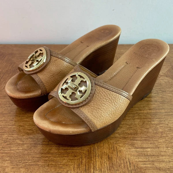 Tory Burch Sandals Womens 7.5 Tan Leather Selma Gold Logo Hi Wedge Slide Slip On