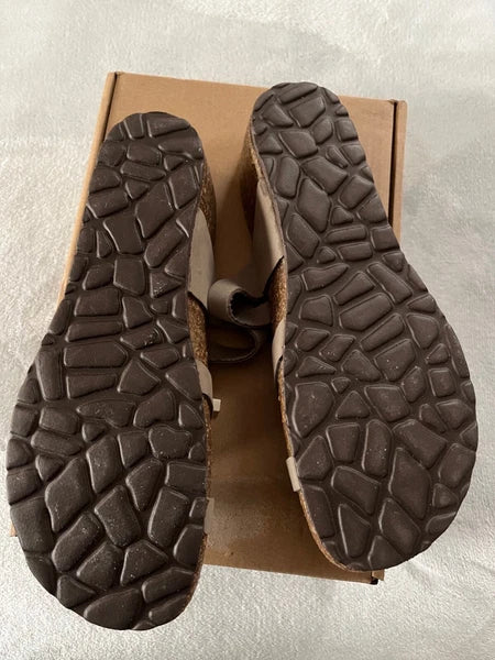A. GIANNETTI Comfort style Toe Loop Sandals Size 9 Made in Italy color Clay NEW