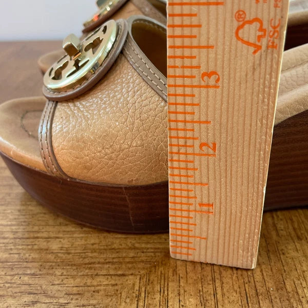 Tory Burch Sandals Womens 7.5 Tan Leather Selma Gold Logo Hi Wedge Slide Slip On