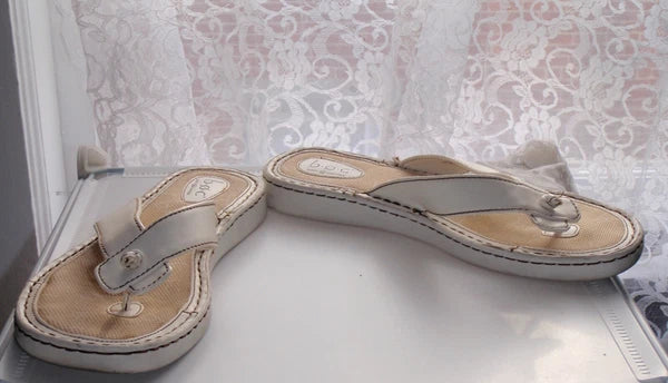 Women Sandels Worn White Size 10 Gently Broken In Used Flip Flop Style Cushioned
