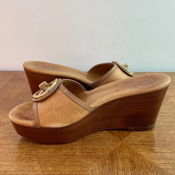 Tory Burch Sandals Womens 7.5 Tan Leather Selma Gold Logo Hi Wedge Slide Slip On